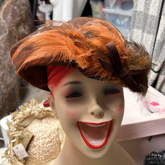 Accessories - 1940s War Time Brown Felt Hat With Feathers
